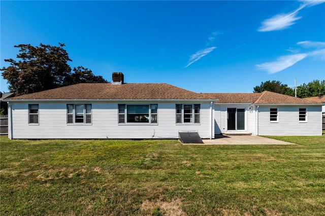 8 Somerset Road, Cranston, RI 02910