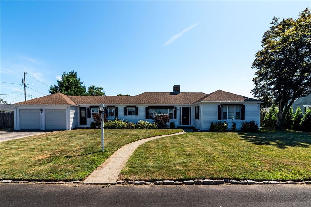 8 Somerset Road, Cranston, RI 02910