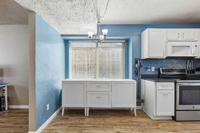 304 Lark Lane, Euless, TX 76039