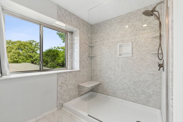 304 Lark Lane, Euless, TX 76039