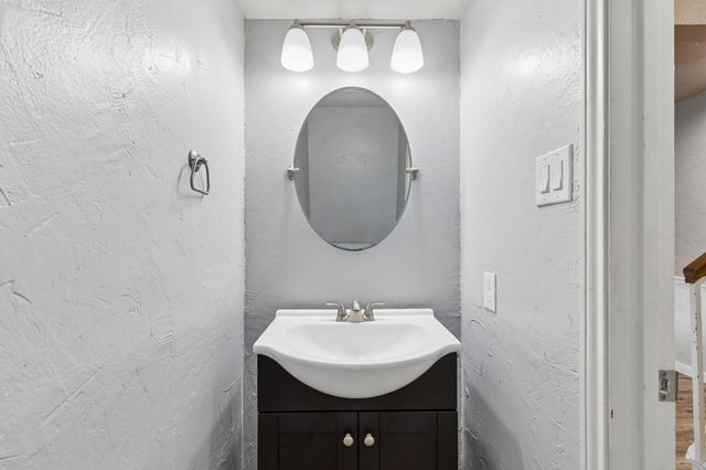 304 Lark Lane, Euless, TX 76039