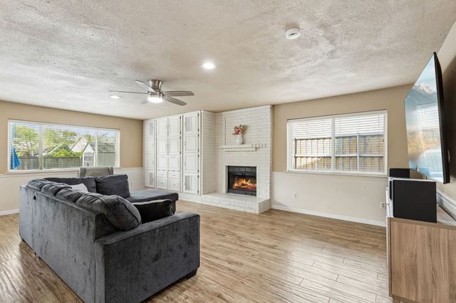 304 Lark Lane, Euless, TX 76039