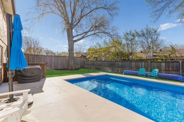 304 Lark Lane, Euless, TX 76039