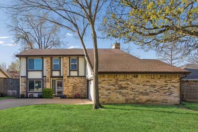 304 Lark Lane, Euless, TX 76039