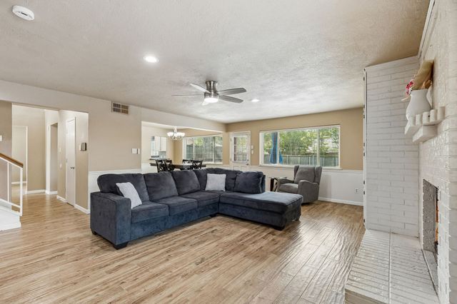 304 Lark Lane, Euless, TX 76039