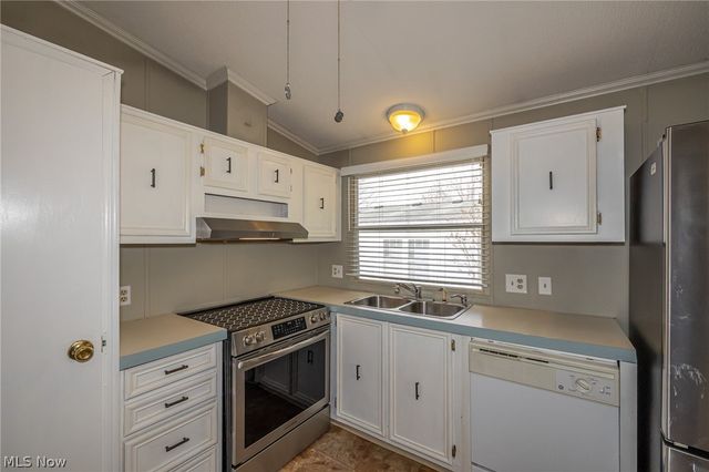 10 Corktree Drive, Olmsted Twp, OH 44138