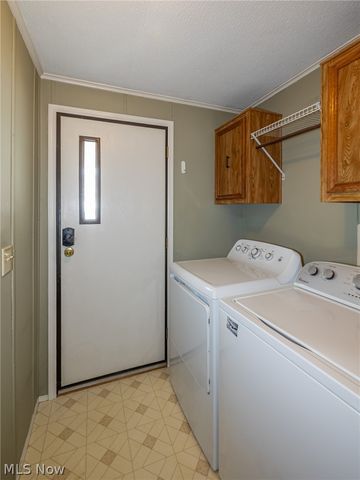 10 Corktree Drive, Olmsted Twp, OH 44138