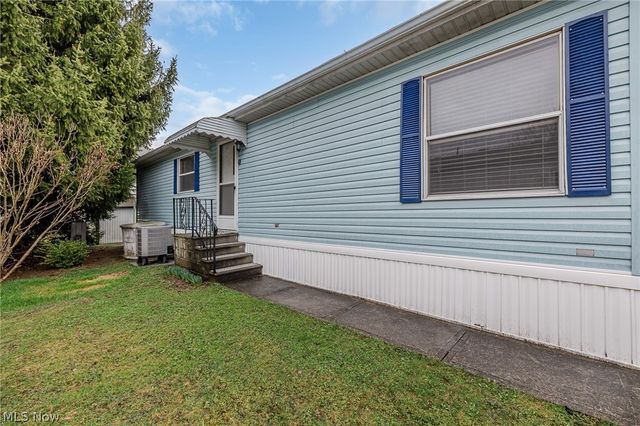 10 Corktree Drive, Olmsted Twp, OH 44138