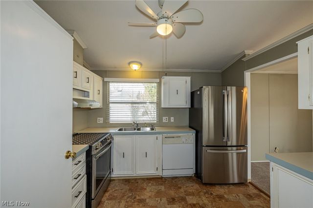 10 Corktree Drive, Olmsted Twp, OH 44138