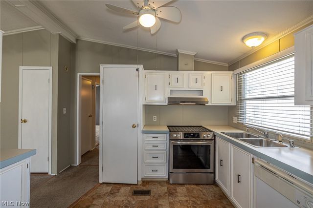 10 Corktree Drive, Olmsted Twp, OH 44138