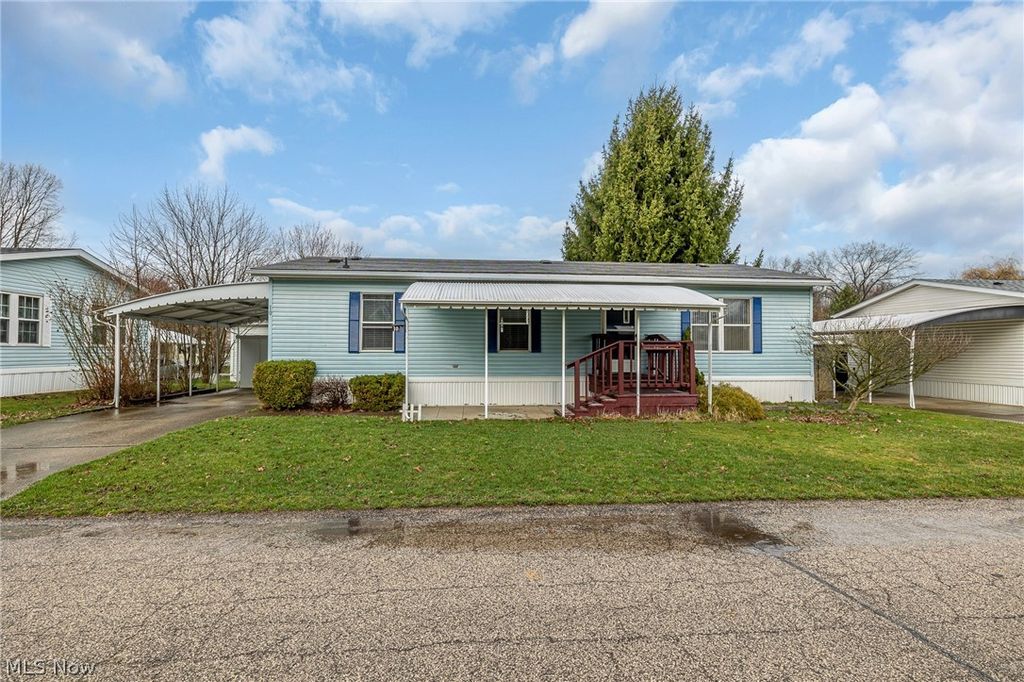 10 Corktree Drive, Olmsted Twp, OH 44138