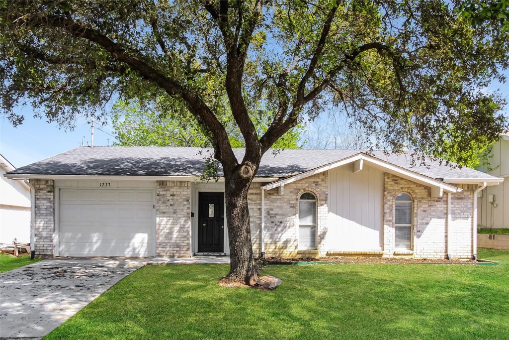 1237 Hillwood Drive, Lewisville, TX 75067
