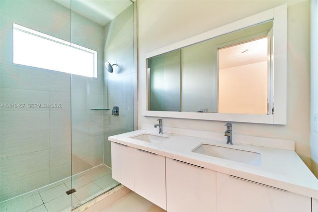 10447 NW 66th St, Doral, FL 33178