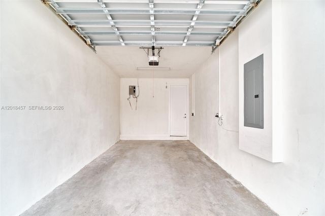 10447 NW 66th St, Doral, FL 33178