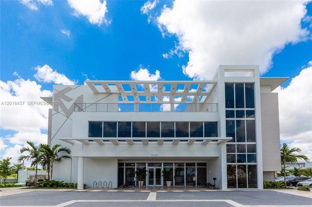10447 NW 66th St, Doral, FL 33178