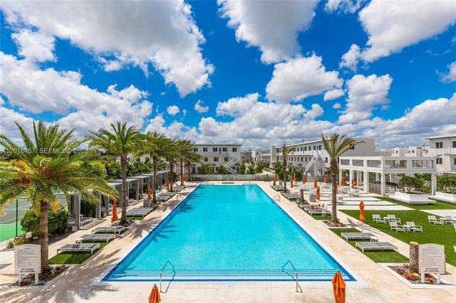10447 NW 66th St, Doral, FL 33178