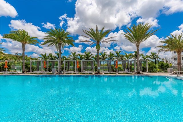 10447 NW 66th St, Doral, FL 33178
