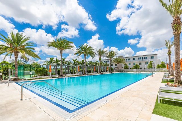 10447 NW 66th St, Doral, FL 33178