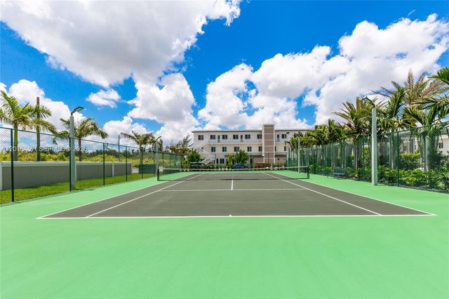 10447 NW 66th St, Doral, FL 33178