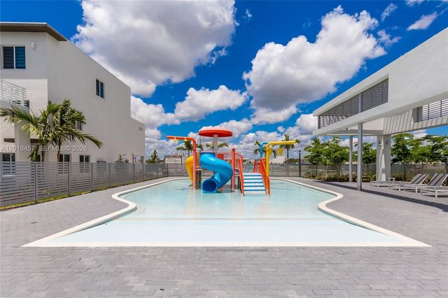 10447 NW 66th St, Doral, FL 33178