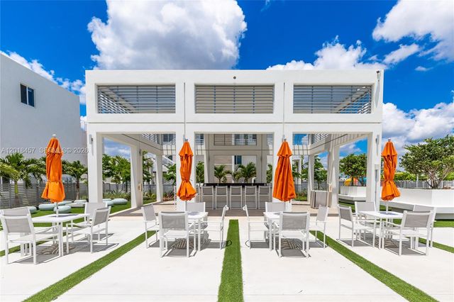 10447 NW 66th St, Doral, FL 33178