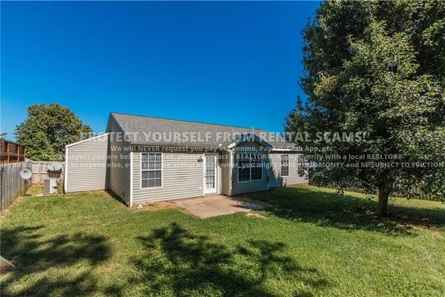 3079 W Essex Drive, Fayetteville, AR 72704