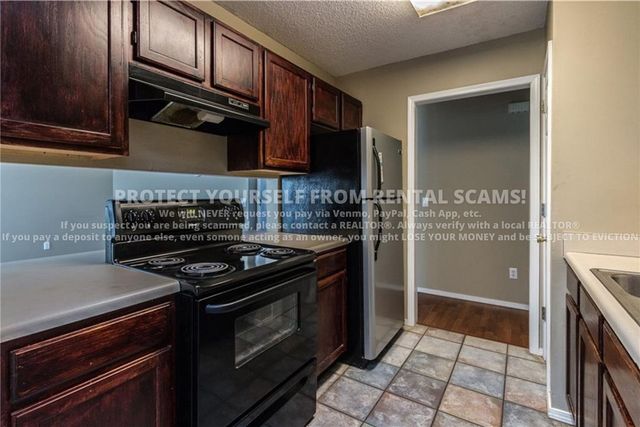 3079 W Essex Drive, Fayetteville, AR 72704