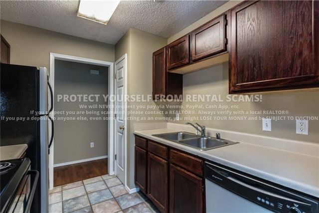 3079 W Essex Drive, Fayetteville, AR 72704