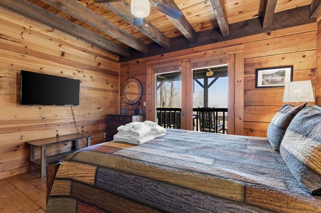 304 Ridge Circle, Blue Ridge, GA 30513