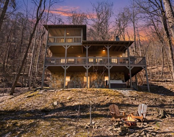 304 Ridge Circle, Blue Ridge, GA 30513