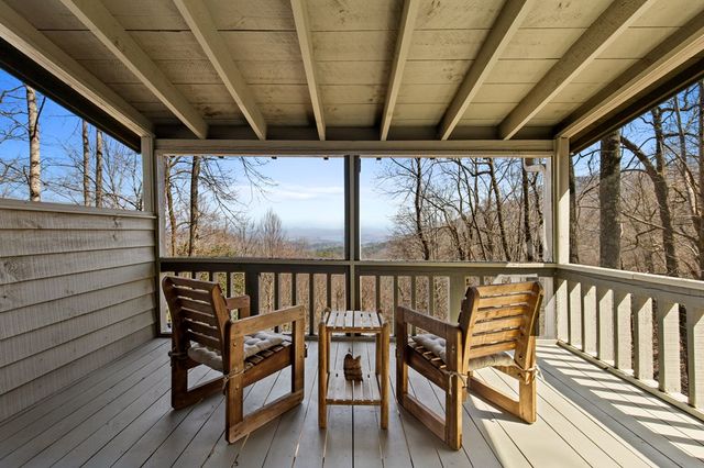 304 Ridge Circle, Blue Ridge, GA 30513