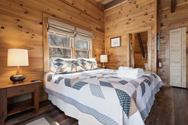 304 Ridge Circle, Blue Ridge, GA 30513