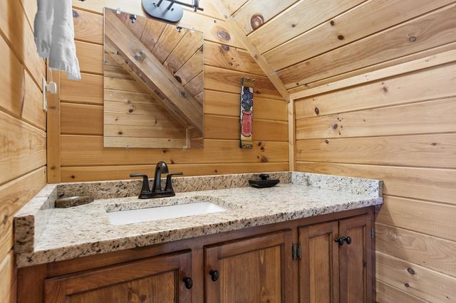 304 Ridge Circle, Blue Ridge, GA 30513