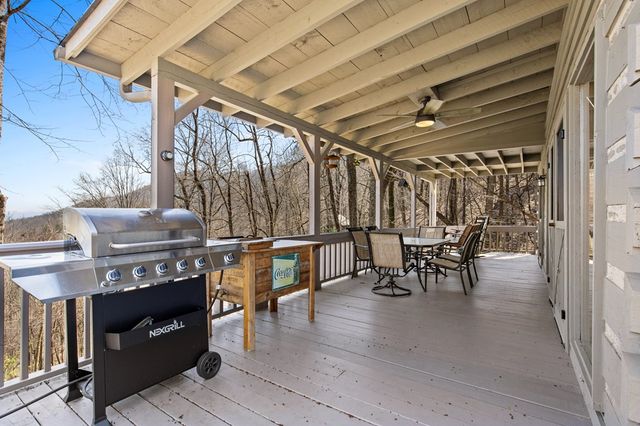 304 Ridge Circle, Blue Ridge, GA 30513