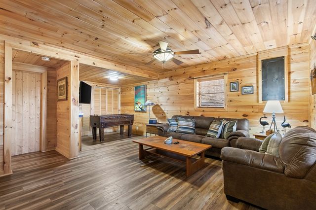 304 Ridge Circle, Blue Ridge, GA 30513