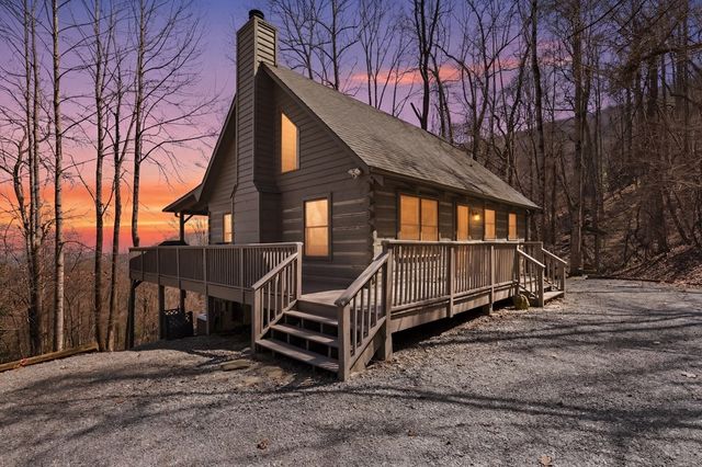 304 Ridge Circle, Blue Ridge, GA 30513