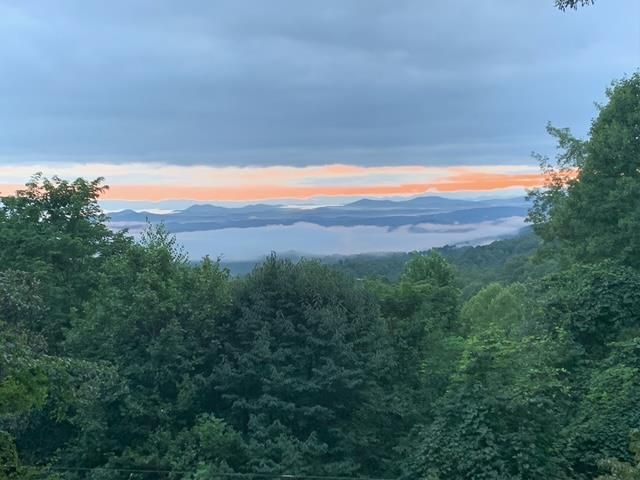 304 Ridge Circle, Blue Ridge, GA 30513