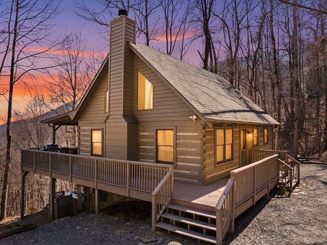 304 Ridge Circle, Blue Ridge, GA 30513