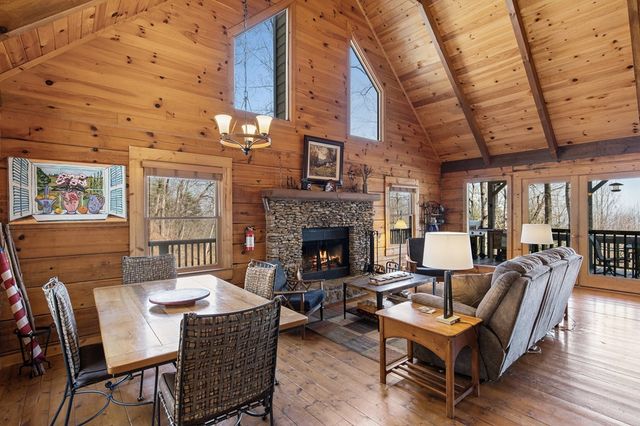 304 Ridge Circle, Blue Ridge, GA 30513