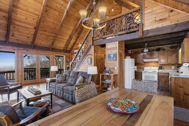 304 Ridge Circle, Blue Ridge, GA 30513