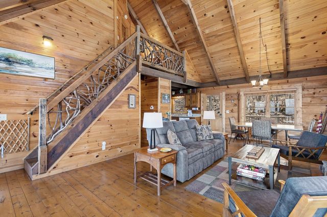 304 Ridge Circle, Blue Ridge, GA 30513