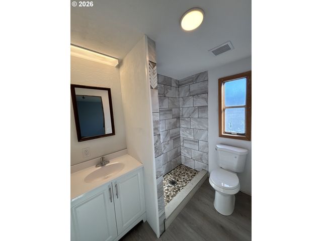 4475 DAISY St, Springfield, OR 97478