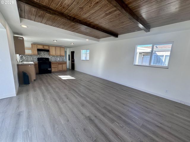 4475 DAISY St, Springfield, OR 97478