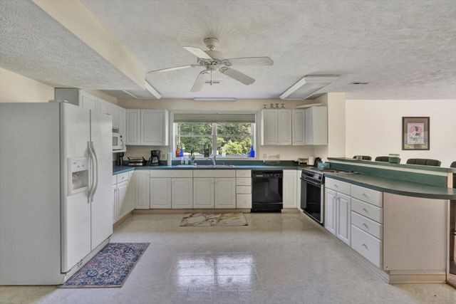 2446 DEER RUN RD, Ferrum, VA 24088