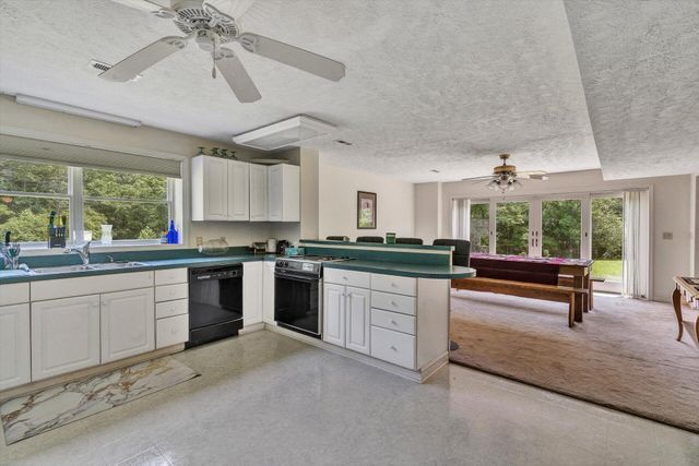 2446 DEER RUN RD, Ferrum, VA 24088