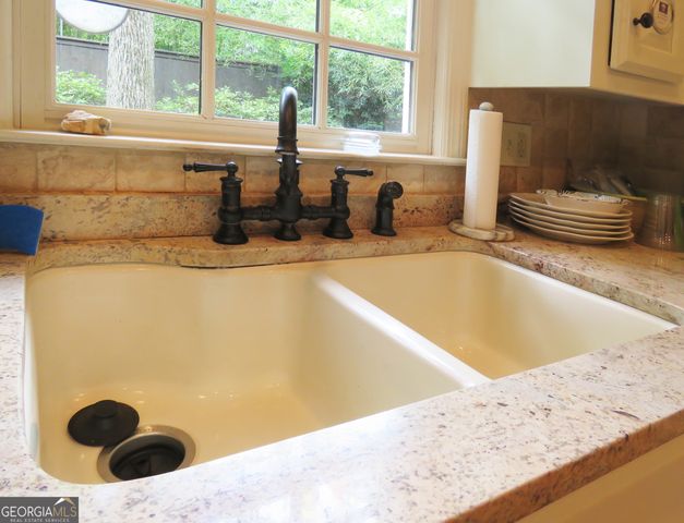 4464 Woodland Brook Drive SE, Atlanta, GA 30339