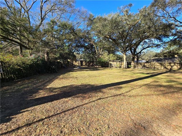 9275 Cottage Park N Drive, Mobile, AL 36695