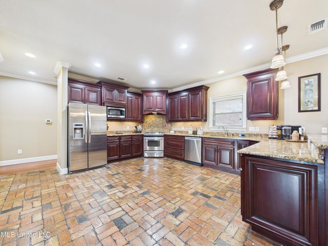 7414 Fountainbleau Road, Ocean Springs, MS 39564