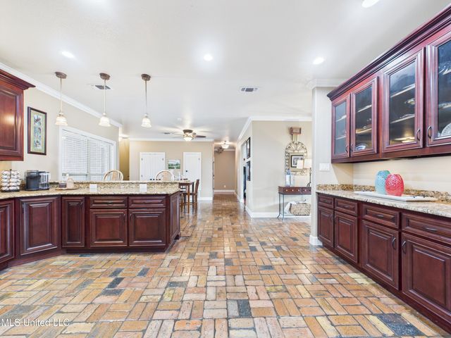 7414 Fountainbleau Road, Ocean Springs, MS 39564