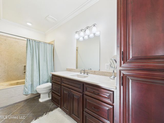 7414 Fountainbleau Road, Ocean Springs, MS 39564